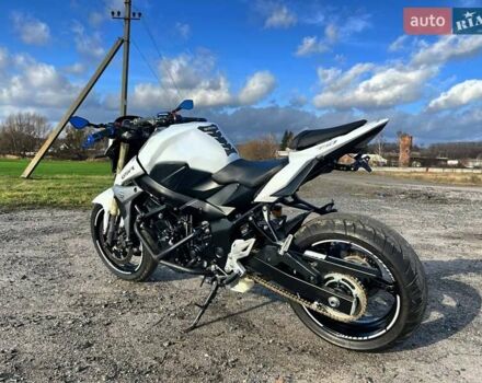 Белый Сузуки GSR 750, объемом двигателя 0 л и пробегом 27 тыс. км за 4444 $, фото 4 на Automoto.ua