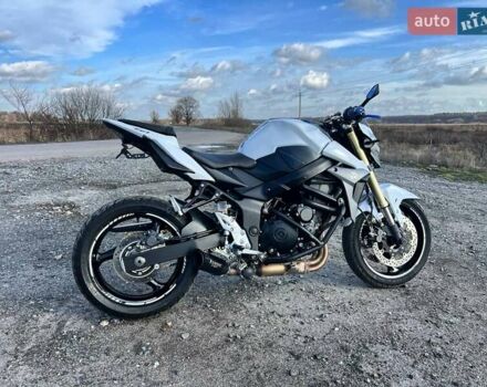 Белый Сузуки GSR 750, объемом двигателя 0 л и пробегом 27 тыс. км за 4444 $, фото 6 на Automoto.ua