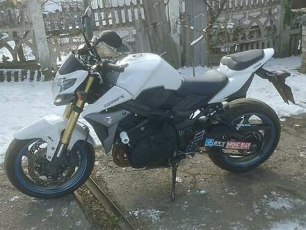 Сузукі GSR 750 2014 у Верхнеднепровске на Automoto.ua Білий Сузукі GSR 750, об'ємом двигуна 0 л та пробігом 26 тис. км за 7200 $, фото 1 на Automoto.ua