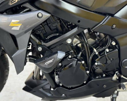 Черный Сузуки GSR 750, объемом двигателя 0.75 л и пробегом 28 тыс. км за 7500 $, фото 5 на Automoto.ua