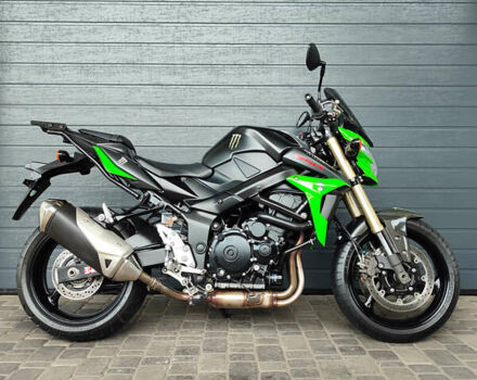 Черный Сузуки GSR 750, объемом двигателя 0.75 л и пробегом 27 тыс. км за 7000 $, фото 1 на Automoto.ua