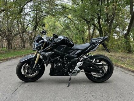 Чорний Сузукі GSR 750, об'ємом двигуна 0.75 л та пробігом 17 тис. км за 8500 $, фото 1 на Automoto.ua