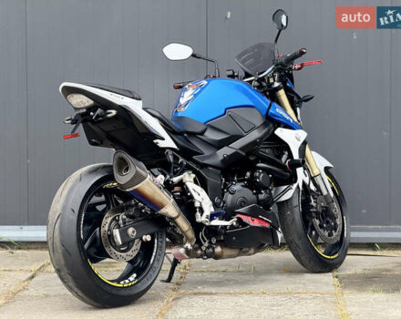 Сузуки GSR 750, объемом двигателя 0.75 л и пробегом 14 тыс. км за 7600 $, фото 4 на Automoto.ua