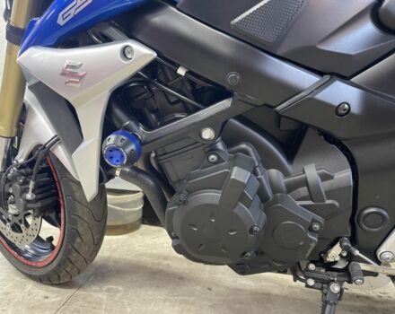 Сузуки GSR 750, объемом двигателя 0.75 л и пробегом 0 тыс. км за 7500 $, фото 15 на Automoto.ua
