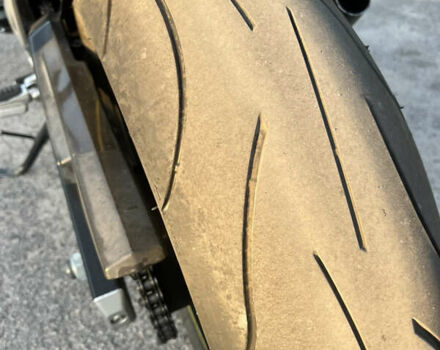 Желтый Сузуки GSR 750, объемом двигателя 0.75 л и пробегом 32 тыс. км за 7200 $, фото 4 на Automoto.ua