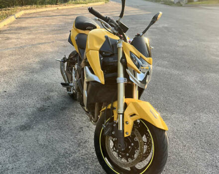 Желтый Сузуки GSR 750, объемом двигателя 0.75 л и пробегом 32 тыс. км за 7200 $, фото 1 на Automoto.ua