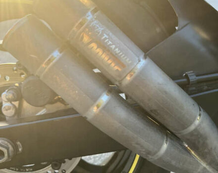 Желтый Сузуки GSR 750, объемом двигателя 0.75 л и пробегом 32 тыс. км за 7200 $, фото 5 на Automoto.ua