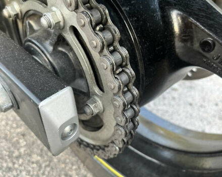 Желтый Сузуки GSR 750, объемом двигателя 0.75 л и пробегом 32 тыс. км за 7200 $, фото 7 на Automoto.ua