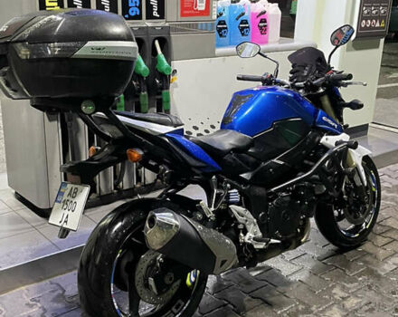 Синий Сузуки GSR 750, объемом двигателя 0.75 л и пробегом 37 тыс. км за 8999 $, фото 1 на Automoto.ua