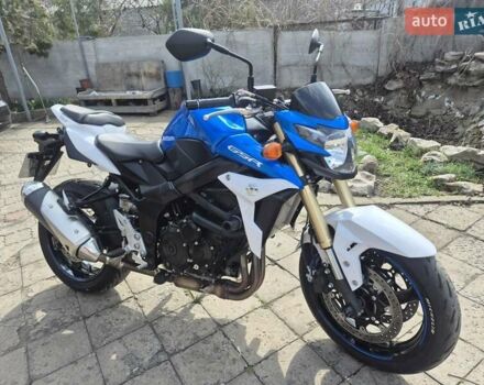 Синий Сузуки GSR 750, объемом двигателя 0.75 л и пробегом 16 тыс. км за 7000 $, фото 1 на Automoto.ua