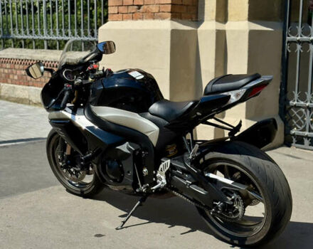 Черный Сузуки GSX-R 1000, объемом двигателя 1 л и пробегом 13 тыс. км за 14000 $, фото 4 на Automoto.ua