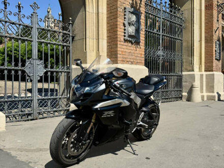 Сузуки GSX-R 1000 2009 в Черновцах на Automoto.ua Черный Сузуки GSX-R 1000, объемом двигателя 1 л и пробегом 13 тыс. км за 14000 $, фото 1 на Automoto.ua