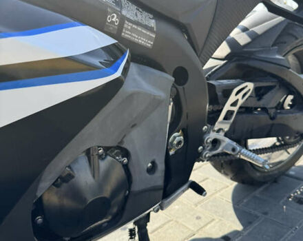 Синий Сузуки GSX-R 1000, объемом двигателя 1 л и пробегом 18 тыс. км за 13000 $, фото 15 на Automoto.ua