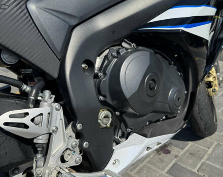 Синий Сузуки GSX-R 1000, объемом двигателя 1 л и пробегом 18 тыс. км за 13000 $, фото 16 на Automoto.ua