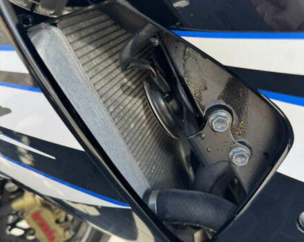 Синий Сузуки GSX-R 1000, объемом двигателя 1 л и пробегом 18 тыс. км за 13000 $, фото 14 на Automoto.ua