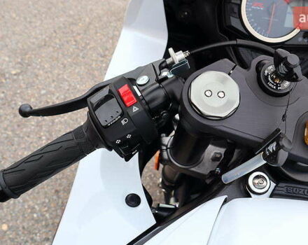 Белый Сузуки GSX-R 600, объемом двигателя 0.6 л и пробегом 1 тыс. км за 14000 $, фото 3 на Automoto.ua