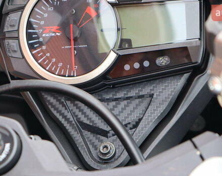 Белый Сузуки GSX-R 600, объемом двигателя 0.6 л и пробегом 1 тыс. км за 14000 $, фото 12 на Automoto.ua