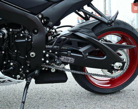 Белый Сузуки GSX-R 600, объемом двигателя 0.6 л и пробегом 1 тыс. км за 14000 $, фото 7 на Automoto.ua