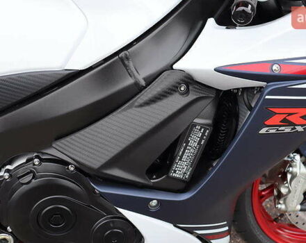 Белый Сузуки GSX-R 600, объемом двигателя 0.6 л и пробегом 1 тыс. км за 14000 $, фото 11 на Automoto.ua