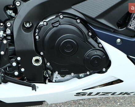 Белый Сузуки GSX-R 600, объемом двигателя 0.6 л и пробегом 1 тыс. км за 14000 $, фото 9 на Automoto.ua