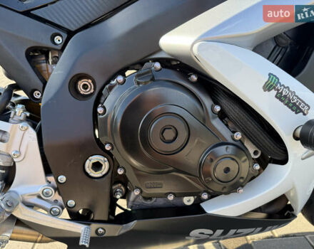 Белый Сузуки GSX-R 600, объемом двигателя 0.6 л и пробегом 35 тыс. км за 8200 $, фото 9 на Automoto.ua