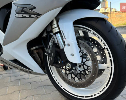 Белый Сузуки GSX-R 600, объемом двигателя 0.6 л и пробегом 25 тыс. км за 8499 $, фото 39 на Automoto.ua