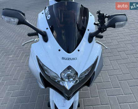 Белый Сузуки GSX-R 600, объемом двигателя 0.6 л и пробегом 35 тыс. км за 8200 $, фото 6 на Automoto.ua