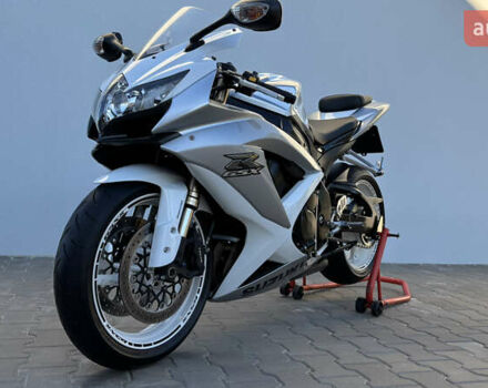 Белый Сузуки GSX-R 600, объемом двигателя 0.6 л и пробегом 25 тыс. км за 7999 $, фото 11 на Automoto.ua