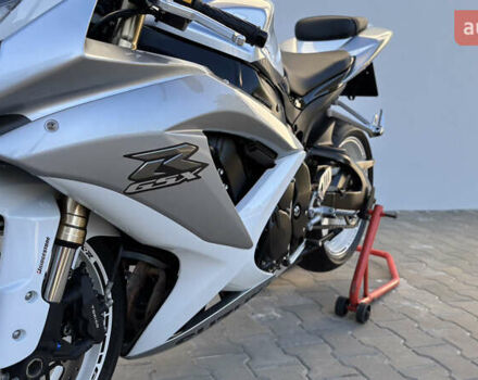 Белый Сузуки GSX-R 600, объемом двигателя 0.6 л и пробегом 25 тыс. км за 7999 $, фото 12 на Automoto.ua