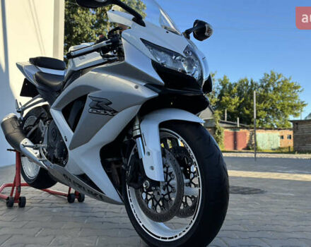 Белый Сузуки GSX-R 600, объемом двигателя 0.6 л и пробегом 25 тыс. км за 7999 $, фото 10 на Automoto.ua