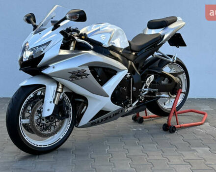 Белый Сузуки GSX-R 600, объемом двигателя 0.6 л и пробегом 25 тыс. км за 7999 $, фото 24 на Automoto.ua