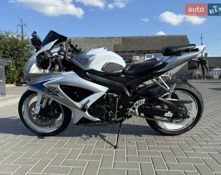 Белый Сузуки GSX-R 600, объемом двигателя 0.6 л и пробегом 35 тыс. км за 8200 $, фото 1 на Automoto.ua