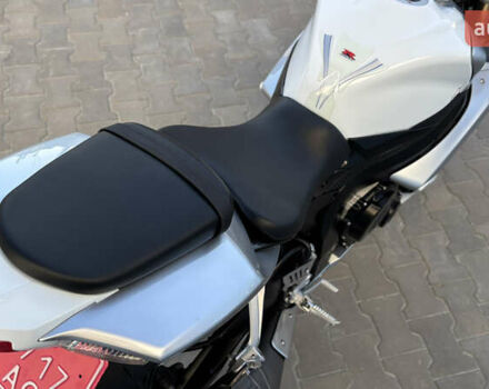 Белый Сузуки GSX-R 600, объемом двигателя 0.6 л и пробегом 25 тыс. км за 7999 $, фото 33 на Automoto.ua