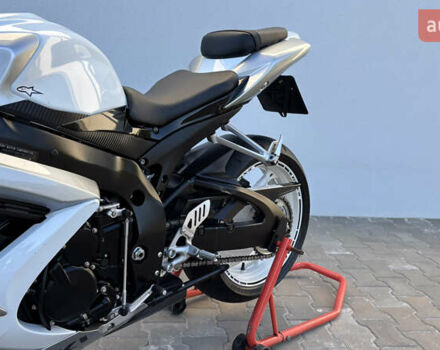 Белый Сузуки GSX-R 600, объемом двигателя 0.6 л и пробегом 25 тыс. км за 7999 $, фото 15 на Automoto.ua
