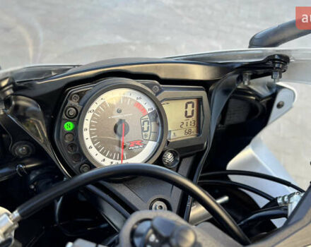 Белый Сузуки GSX-R 600, объемом двигателя 0.6 л и пробегом 25 тыс. км за 8499 $, фото 38 на Automoto.ua