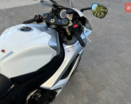 Белый Сузуки GSX-R 600, объемом двигателя 0.6 л и пробегом 25 тыс. км за 8499 $, фото 31 на Automoto.ua