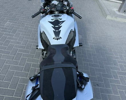Белый Сузуки GSX-R 600, объемом двигателя 0.6 л и пробегом 35 тыс. км за 8200 $, фото 4 на Automoto.ua