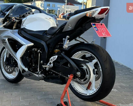 Белый Сузуки GSX-R 600, объемом двигателя 0.6 л и пробегом 25 тыс. км за 7999 $, фото 5 на Automoto.ua