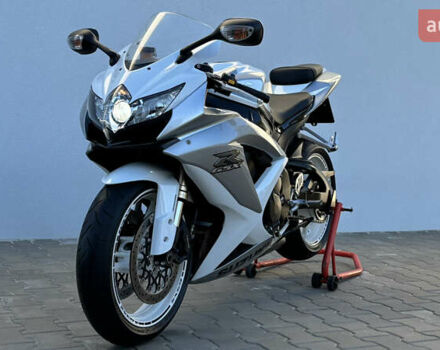 Белый Сузуки GSX-R 600, объемом двигателя 0.6 л и пробегом 25 тыс. км за 8499 $, фото 13 на Automoto.ua
