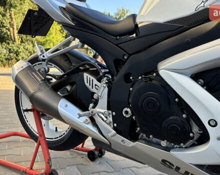 Белый Сузуки GSX-R 600, объемом двигателя 0.6 л и пробегом 25 тыс. км за 7999 $, фото 19 на Automoto.ua