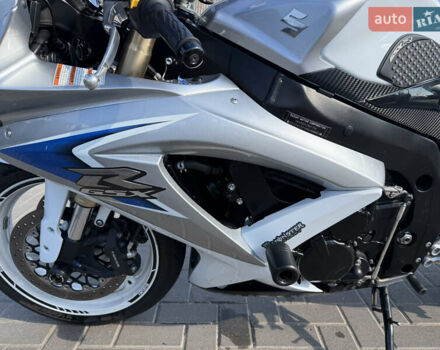 Белый Сузуки GSX-R 600, объемом двигателя 0.6 л и пробегом 35 тыс. км за 8200 $, фото 7 на Automoto.ua