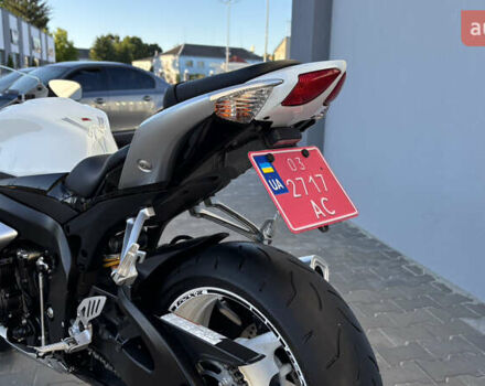 Белый Сузуки GSX-R 600, объемом двигателя 0.6 л и пробегом 25 тыс. км за 8499 $, фото 18 на Automoto.ua