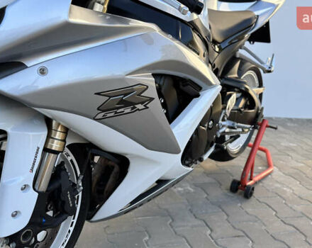 Белый Сузуки GSX-R 600, объемом двигателя 0.6 л и пробегом 25 тыс. км за 7999 $, фото 16 на Automoto.ua