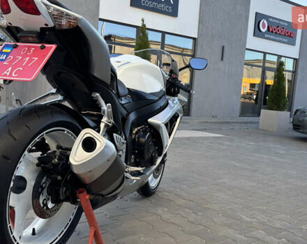 Белый Сузуки GSX-R 600, объемом двигателя 0.6 л и пробегом 25 тыс. км за 8499 $, фото 17 на Automoto.ua