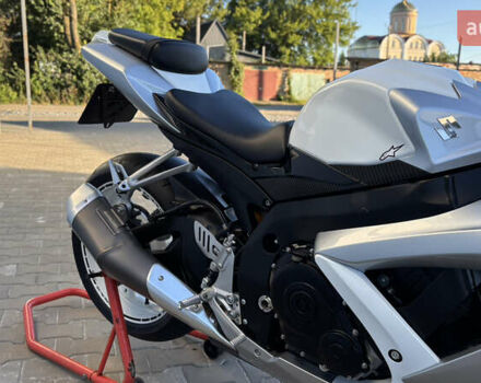 Белый Сузуки GSX-R 600, объемом двигателя 0.6 л и пробегом 25 тыс. км за 7999 $, фото 14 на Automoto.ua