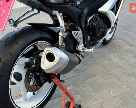 Белый Сузуки GSX-R 600, объемом двигателя 0.6 л и пробегом 25 тыс. км за 7999 $, фото 32 на Automoto.ua