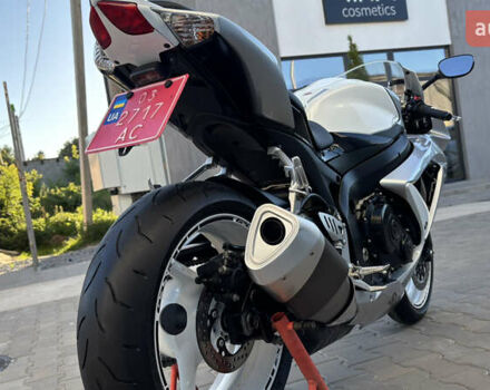 Белый Сузуки GSX-R 600, объемом двигателя 0.6 л и пробегом 25 тыс. км за 8499 $, фото 29 на Automoto.ua
