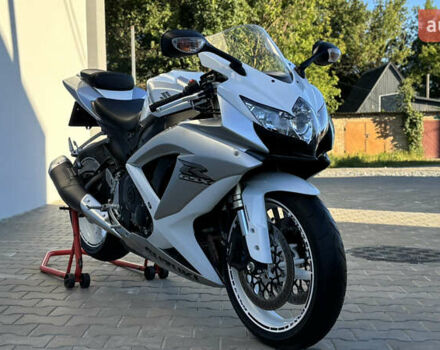 Белый Сузуки GSX-R 600, объемом двигателя 0.6 л и пробегом 25 тыс. км за 7999 $, фото 7 на Automoto.ua