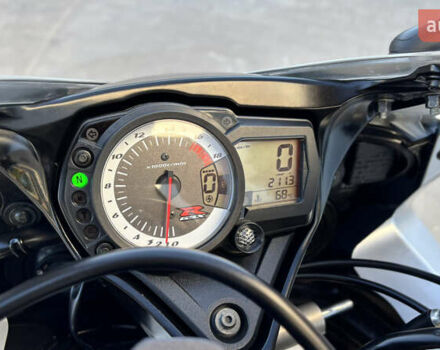 Белый Сузуки GSX-R 600, объемом двигателя 0.6 л и пробегом 25 тыс. км за 7999 $, фото 41 на Automoto.ua