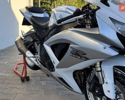 Белый Сузуки GSX-R 600, объемом двигателя 0.6 л и пробегом 25 тыс. км за 7999 $, фото 13 на Automoto.ua